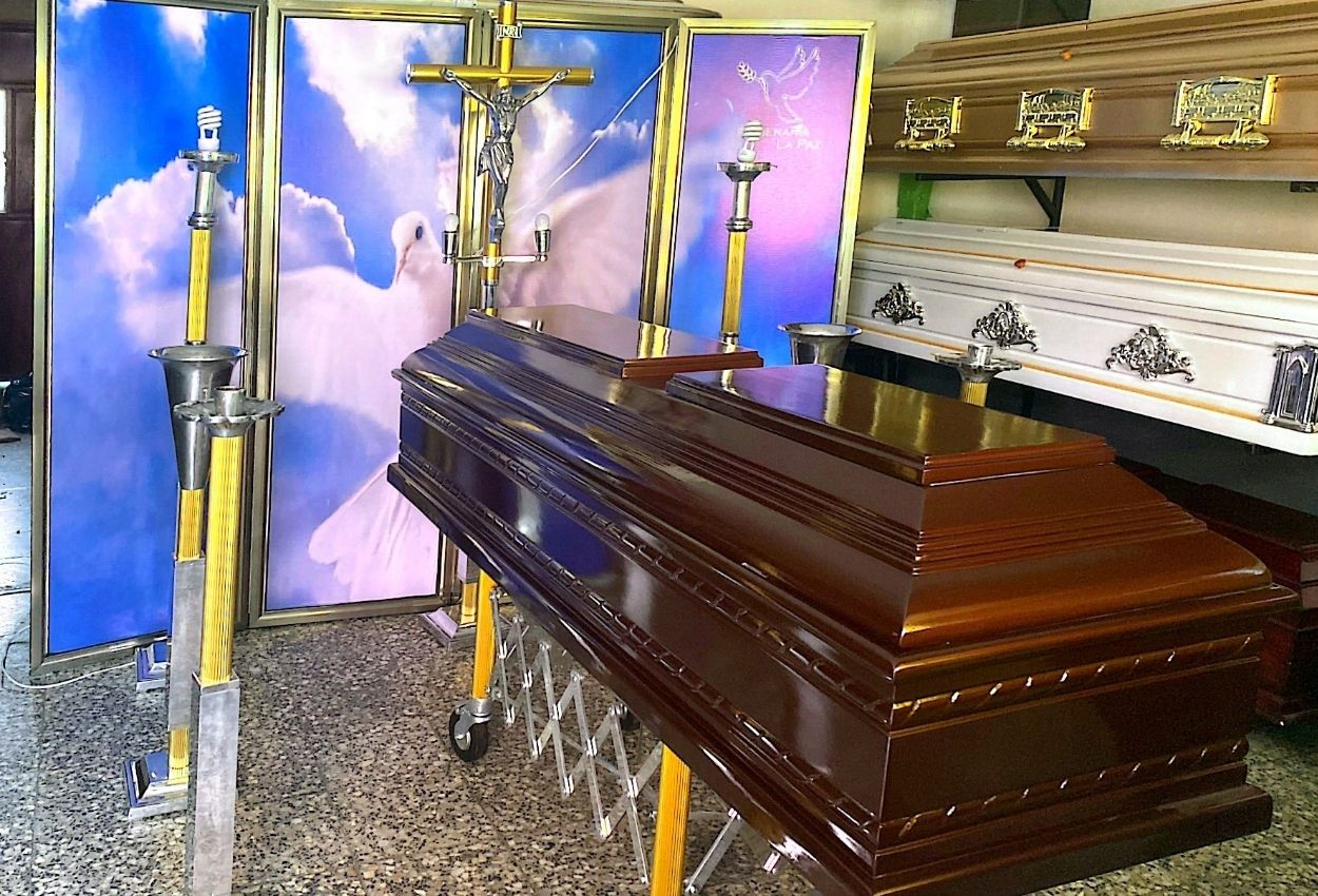 Capillas y Funeraria La Paz